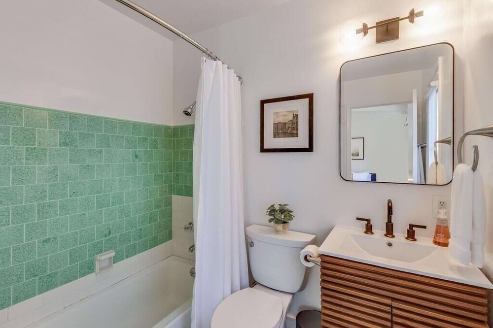 Photo of Bathroom in Shoreline West