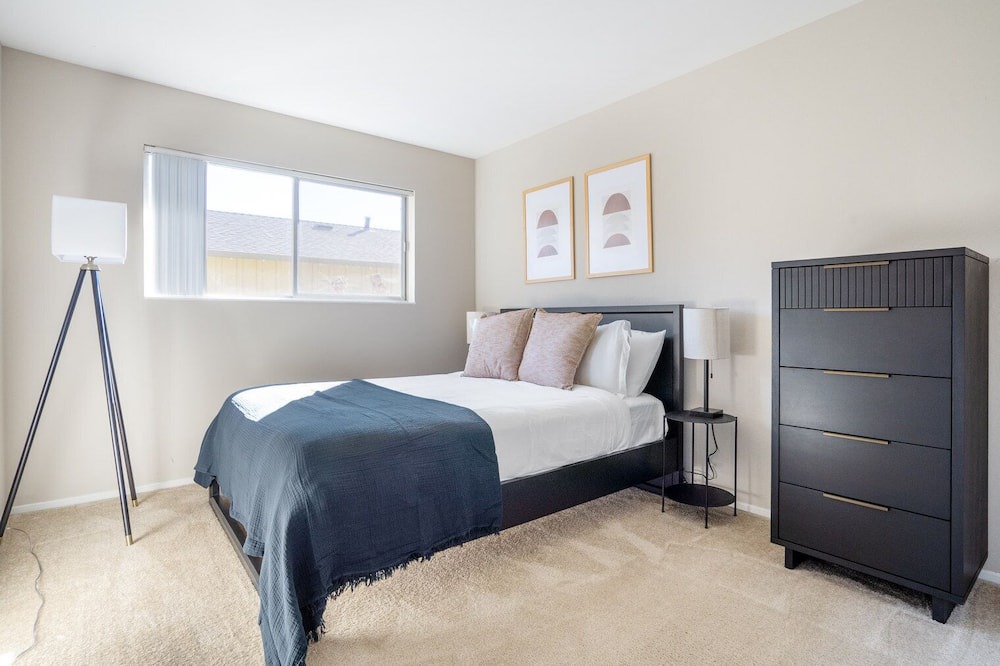 Photo of Bedroom in Shoreline West