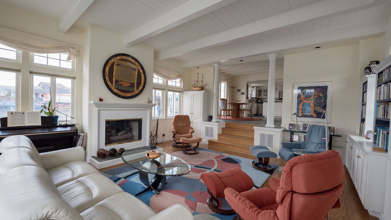 Photo of Livingroom in Bay Area
