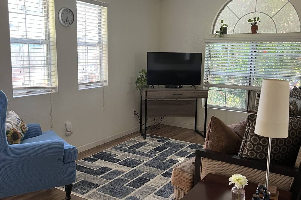 Photo of Livingroom in West Sacramento