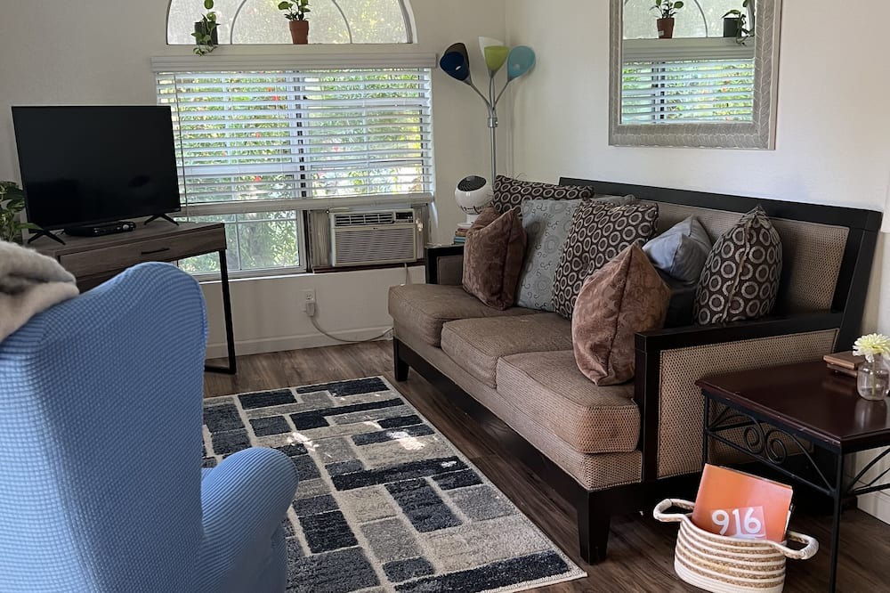 Photo of Livingroom in West Sacramento