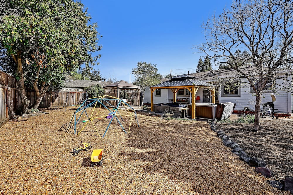 Photo of Outdoor in Montgomery Village
