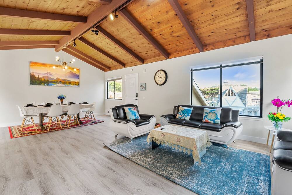 Photo of Livingroom in Moss Beach