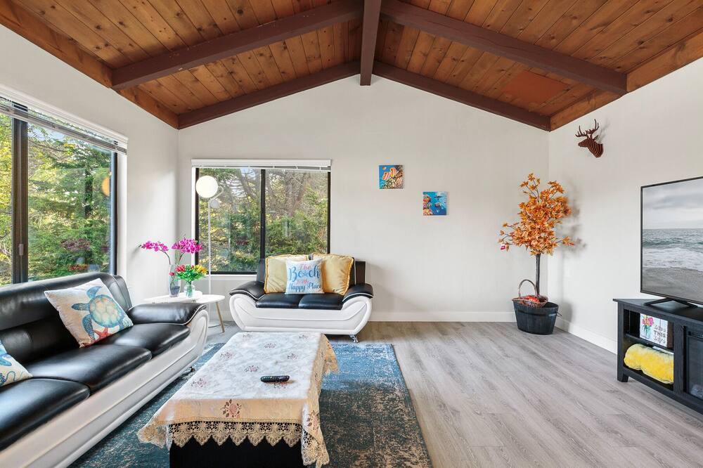 Photo of Livingroom in Moss Beach