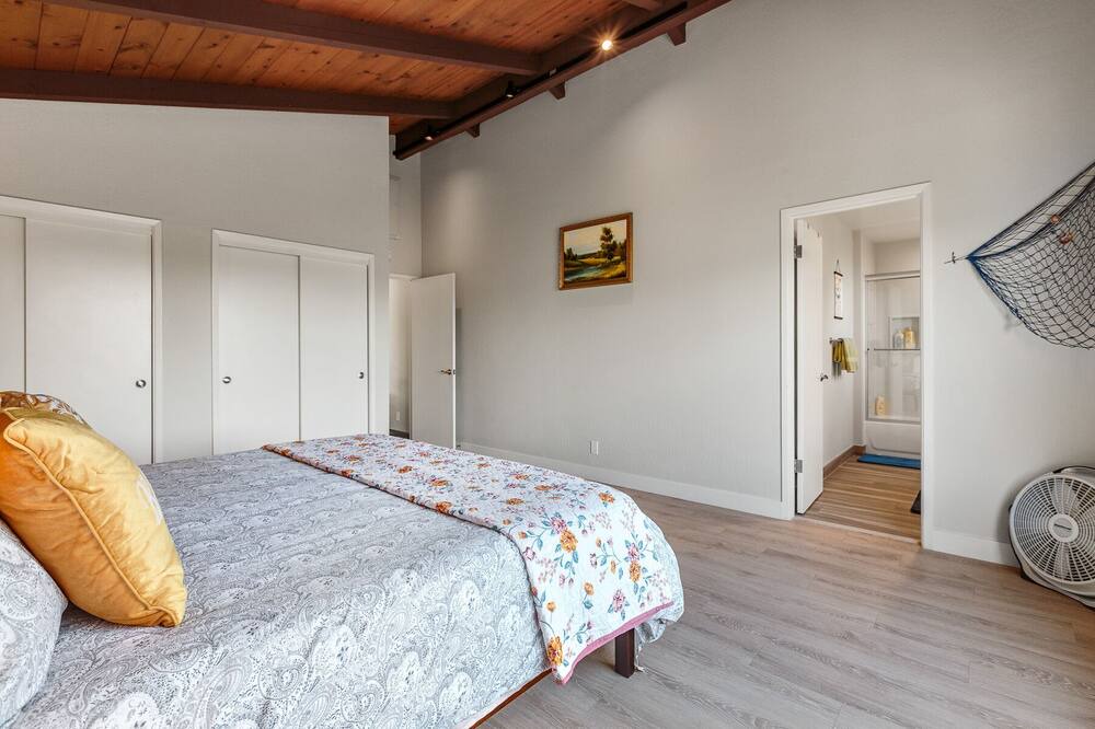 Photo of Bedroom in Moss Beach