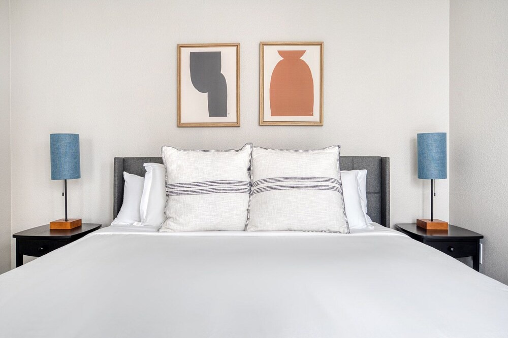 Photo of Bedroom in Emeryville