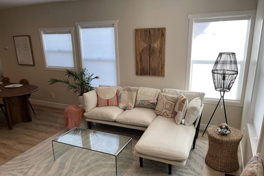 Photo of Livingroom in Oakland
