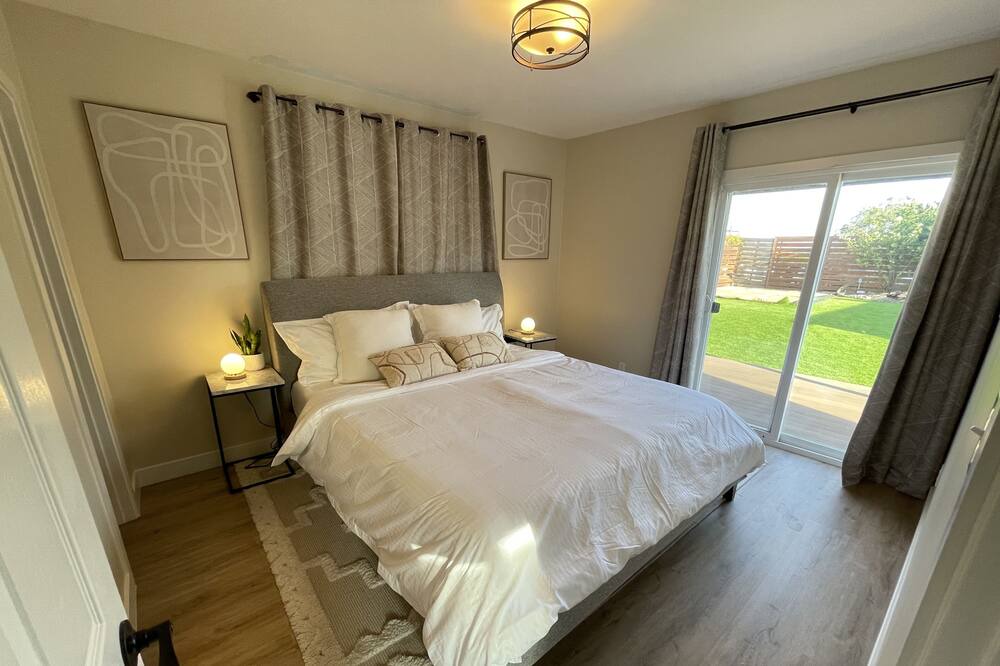 Photo of Bedroom in Oakland
