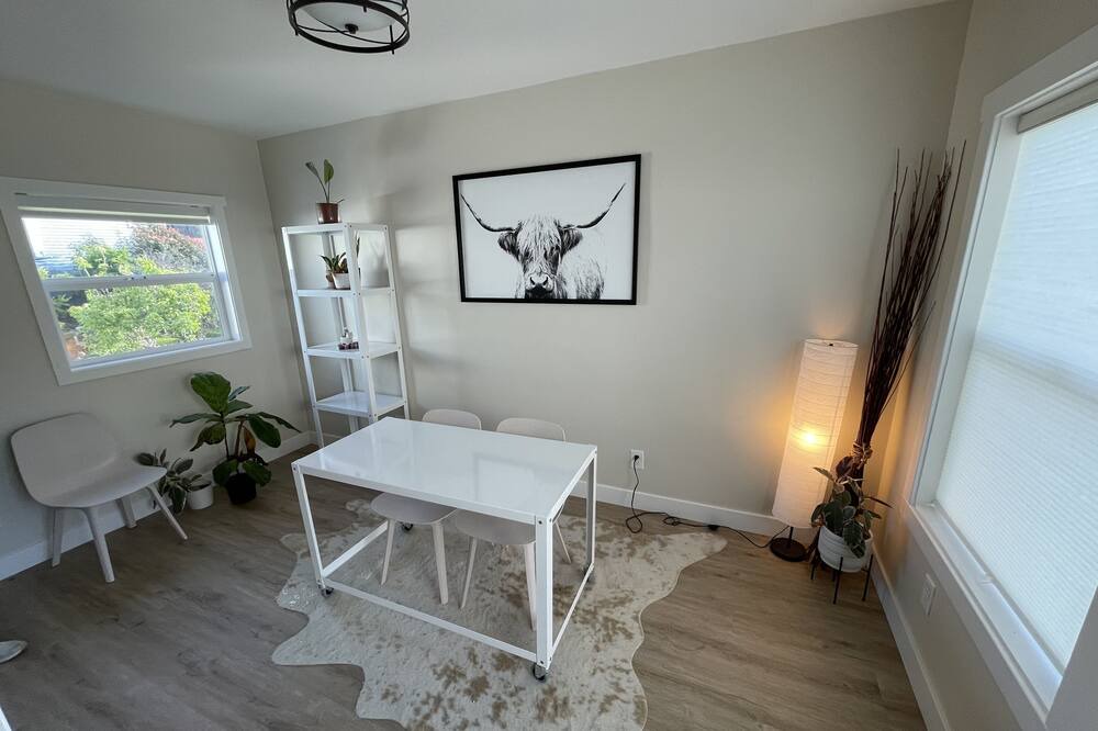 Photo of Bedroom in Oakland