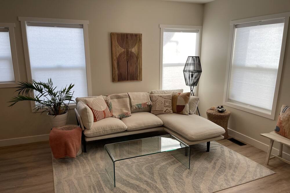 Photo of Livingroom in Oakland