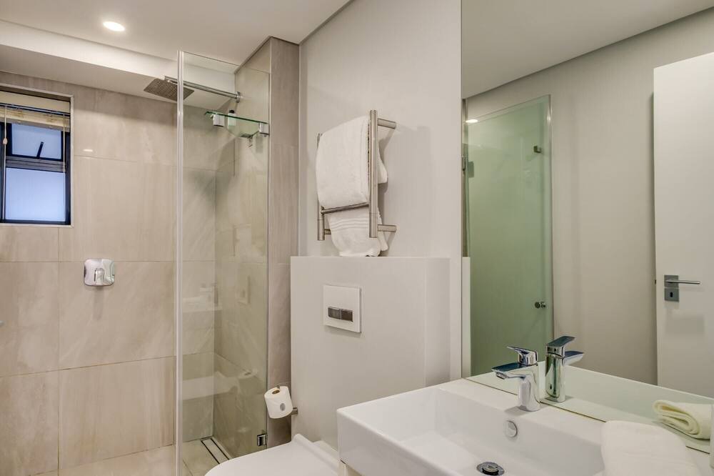 Photo of Bathroom in Three Anchor Bay