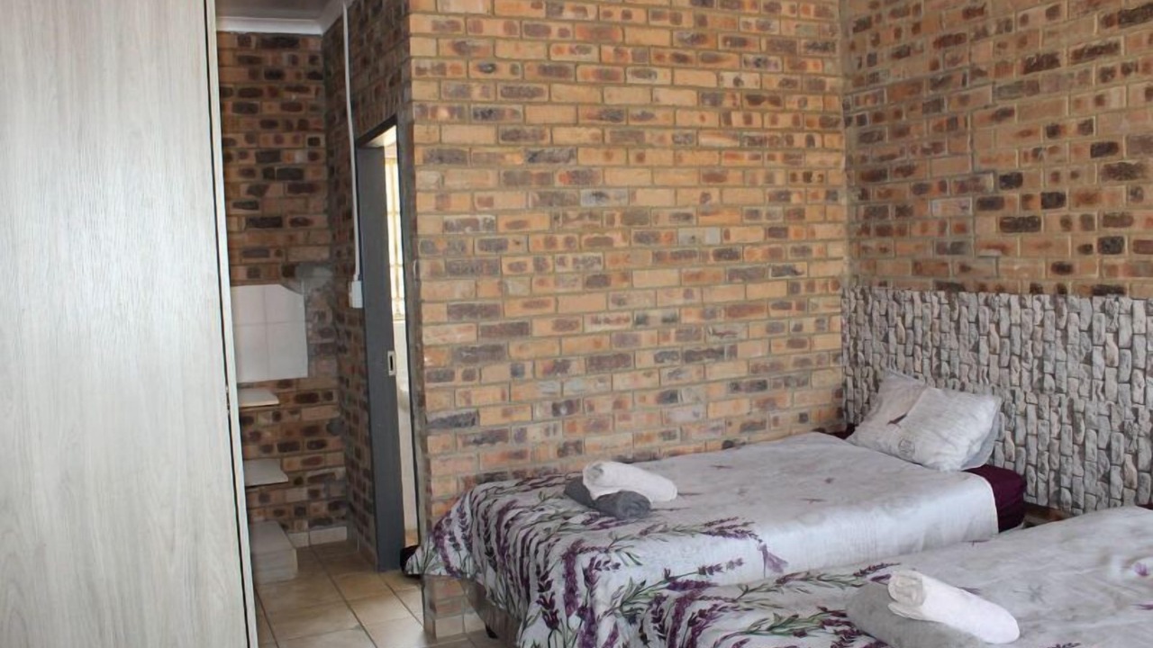 Photo of Bedroom in Emalahleni
