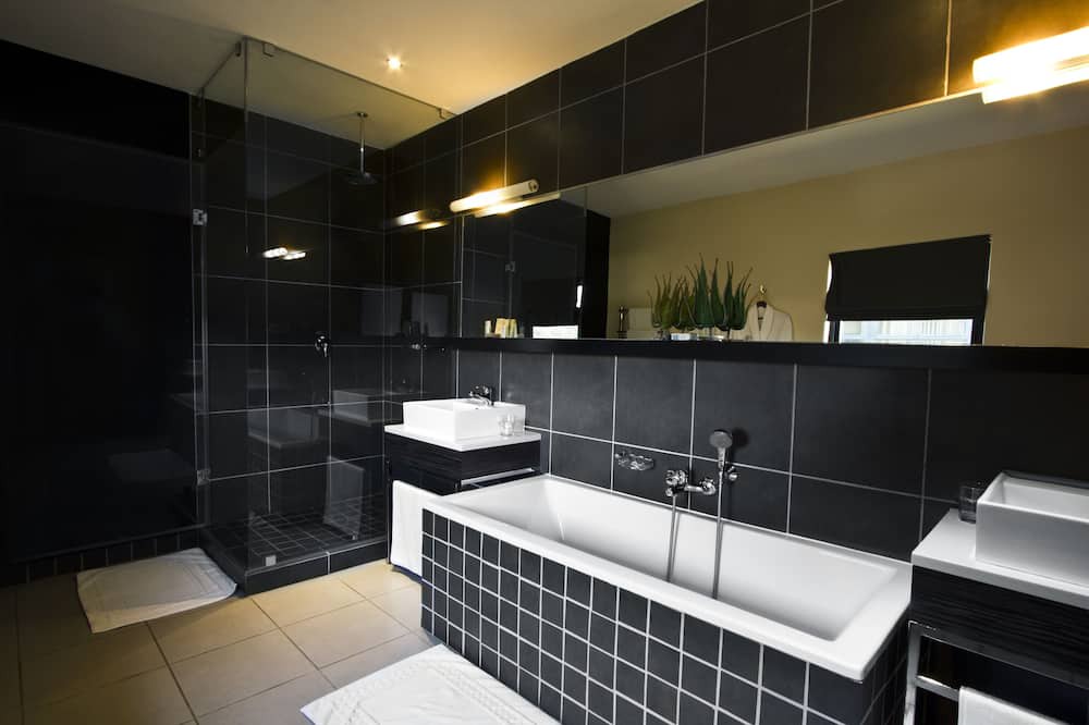 Photo of Bathroom in Greater Johannesburg Metropolitan Area