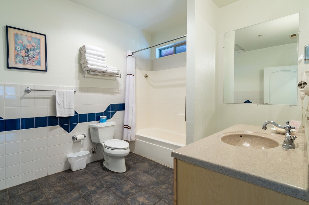 Photo of Bathroom in Groveland