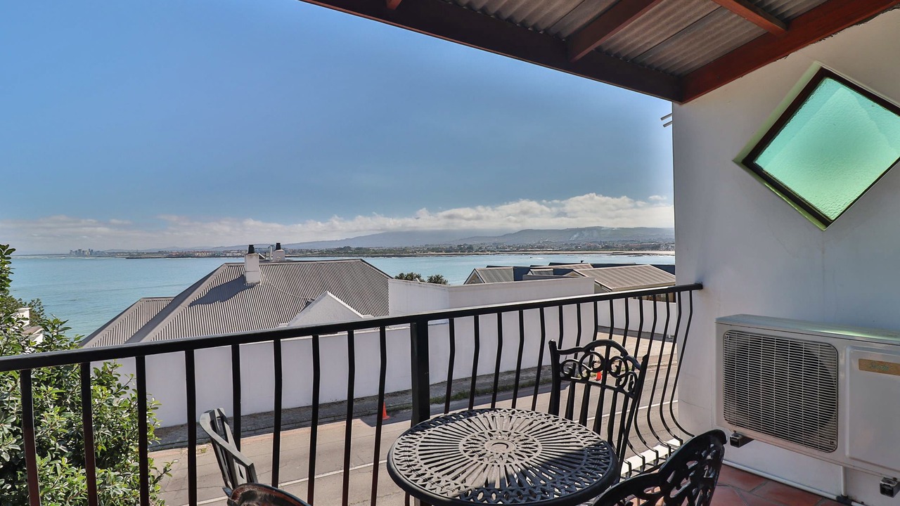Photo of Patio Balcony in Gordons Bay Central