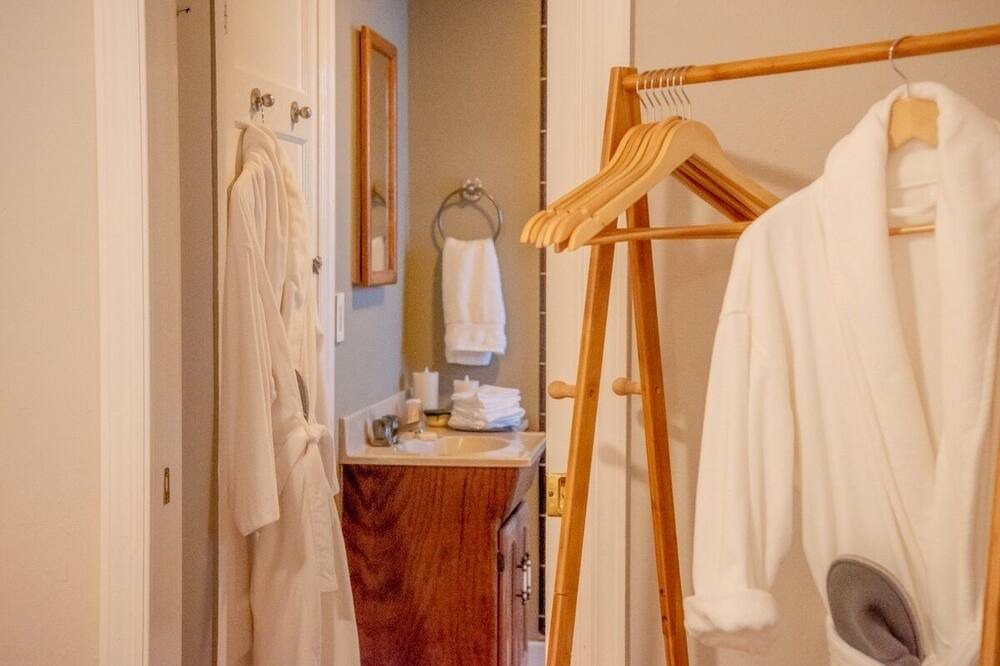 Photo of Bathroom in Central San Mateo
