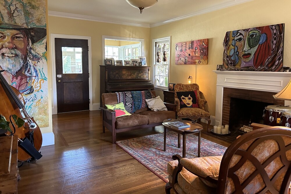 Photo of Livingroom in Central San Mateo