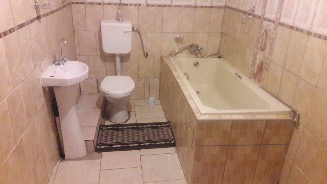 Photo of Bathroom in Taung Station