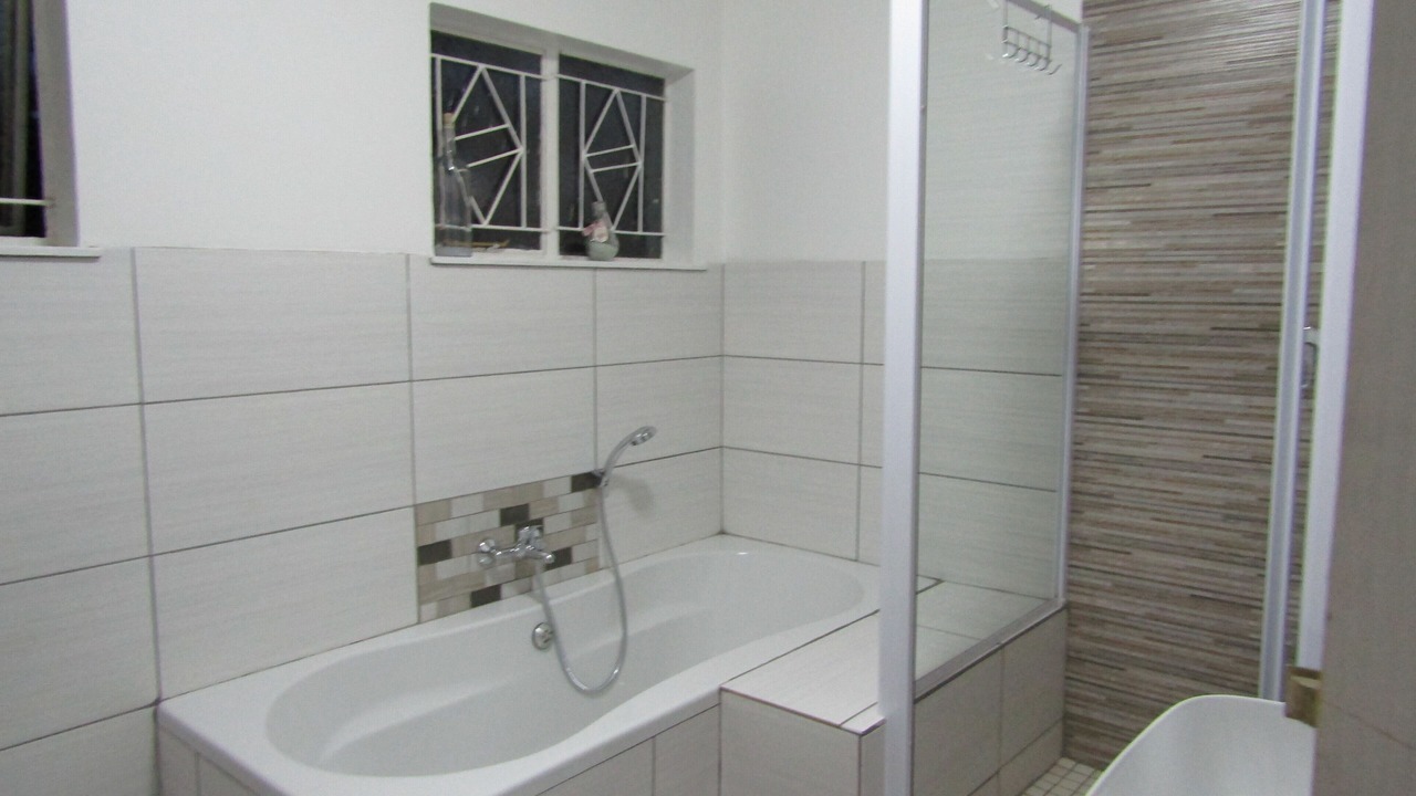 Photo of Bathroom in Fichardt Park