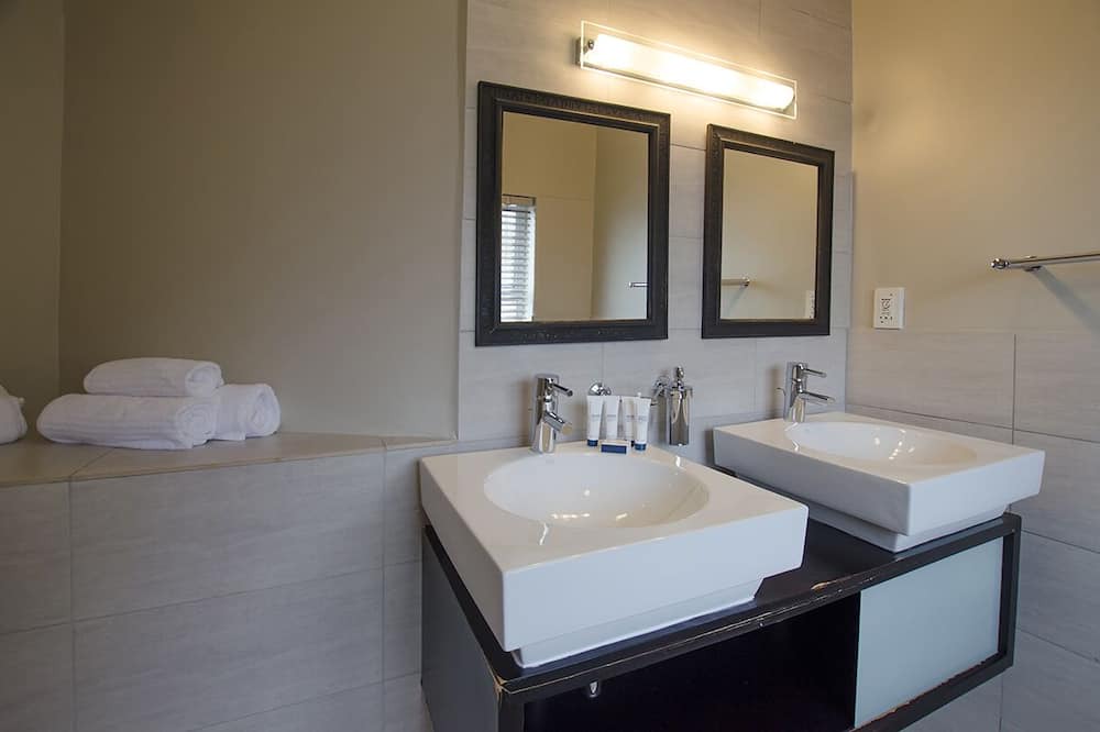Photo of Bathroom in Mountainside