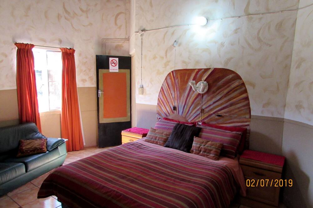 Photo of Bedroom in Thorny Bush Game Reserve