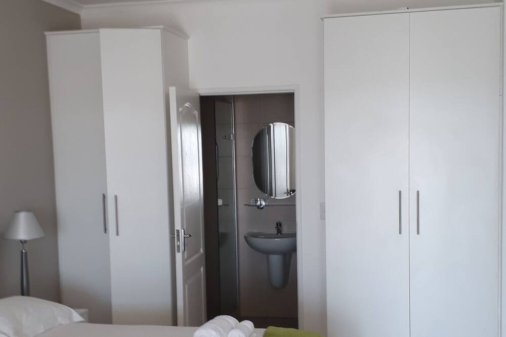 Photo of Bedroom in Lakeside