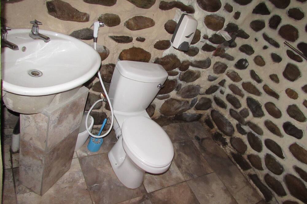 Photo of Bathroom in Thorny Bush Game Reserve