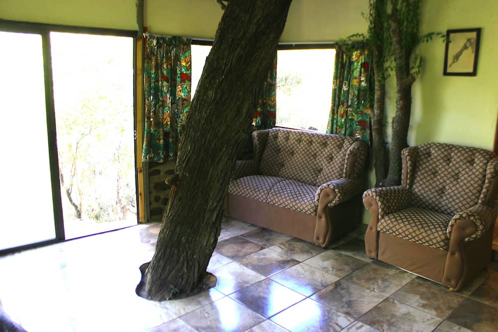 Photo of Livingroom in Thorny Bush Game Reserve