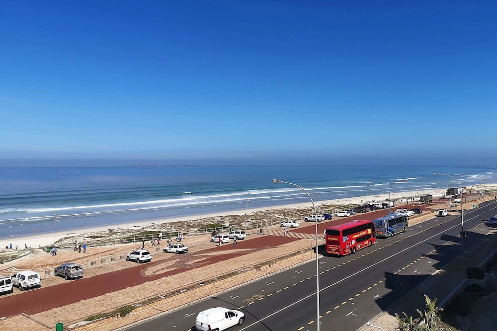Photo of Others in Bloubergstrand