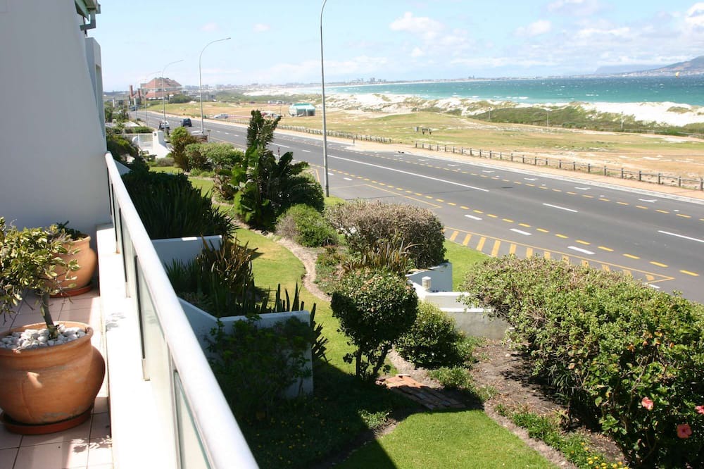 Photo of Patio Balcony in Bloubergstrand