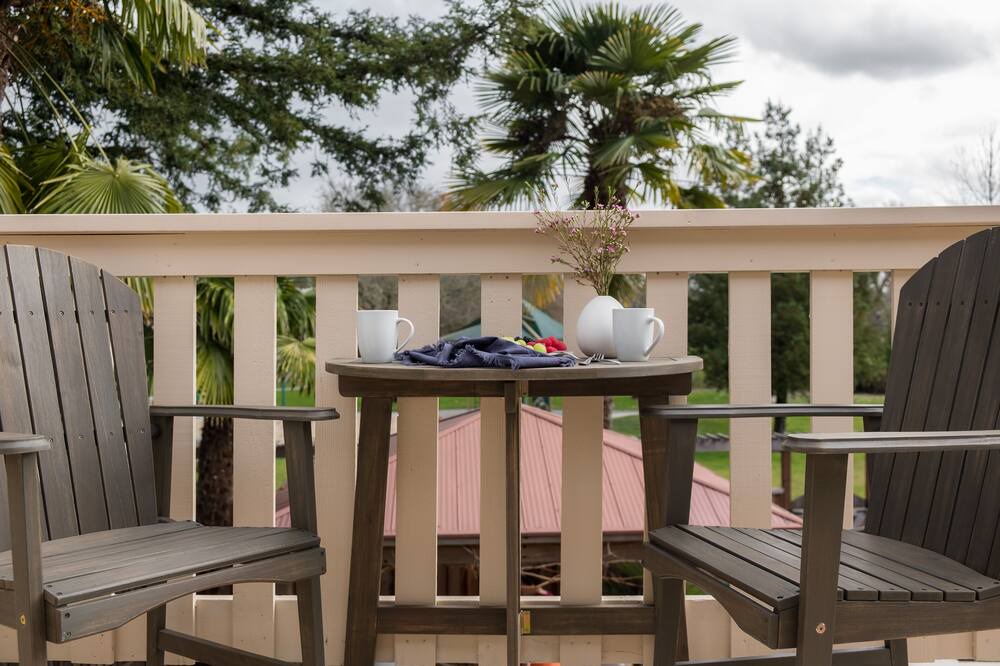 Photo of Patio Balcony in North Junior College Neighborhood Association