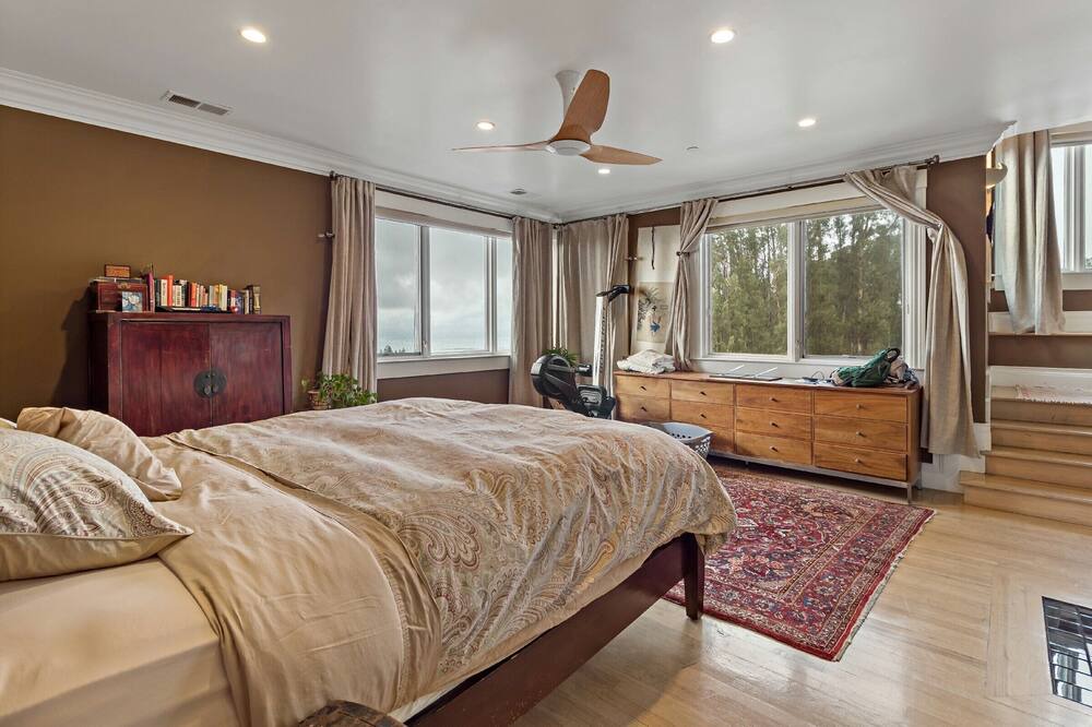 Photo of Bedroom in Oakland