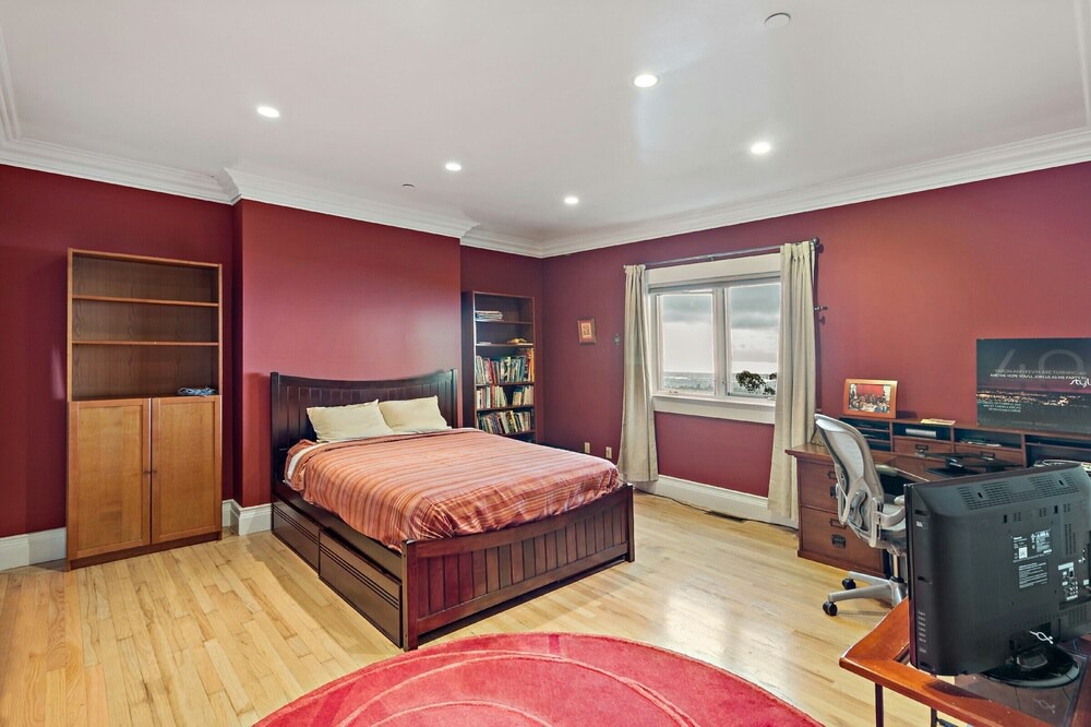 Photo of Bedroom in Oakland