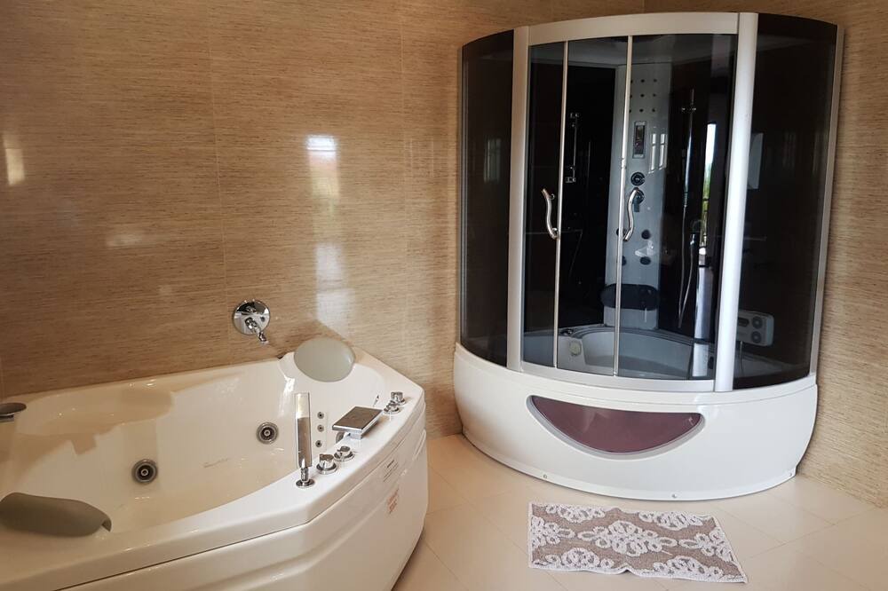 Photo of Bathroom in Umhlanga