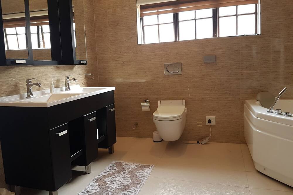 Photo of Bathroom in Umhlanga