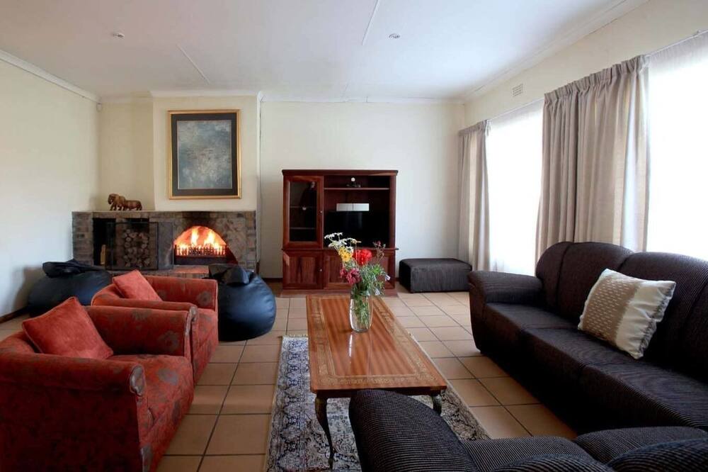 Photo of Livingroom in Emgwenya