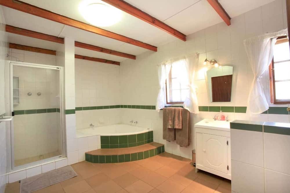 Photo of Bathroom in Emgwenya