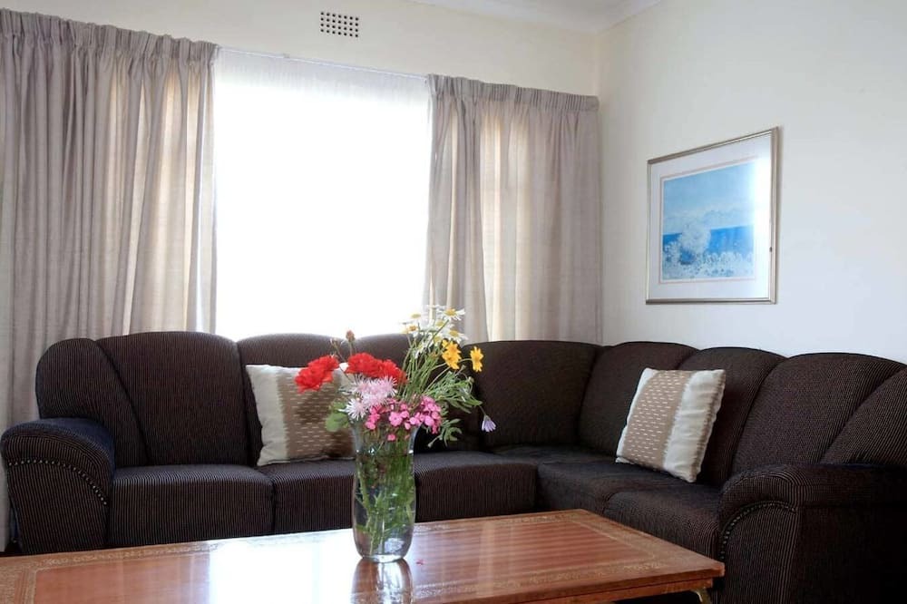 Photo of Livingroom in Emgwenya