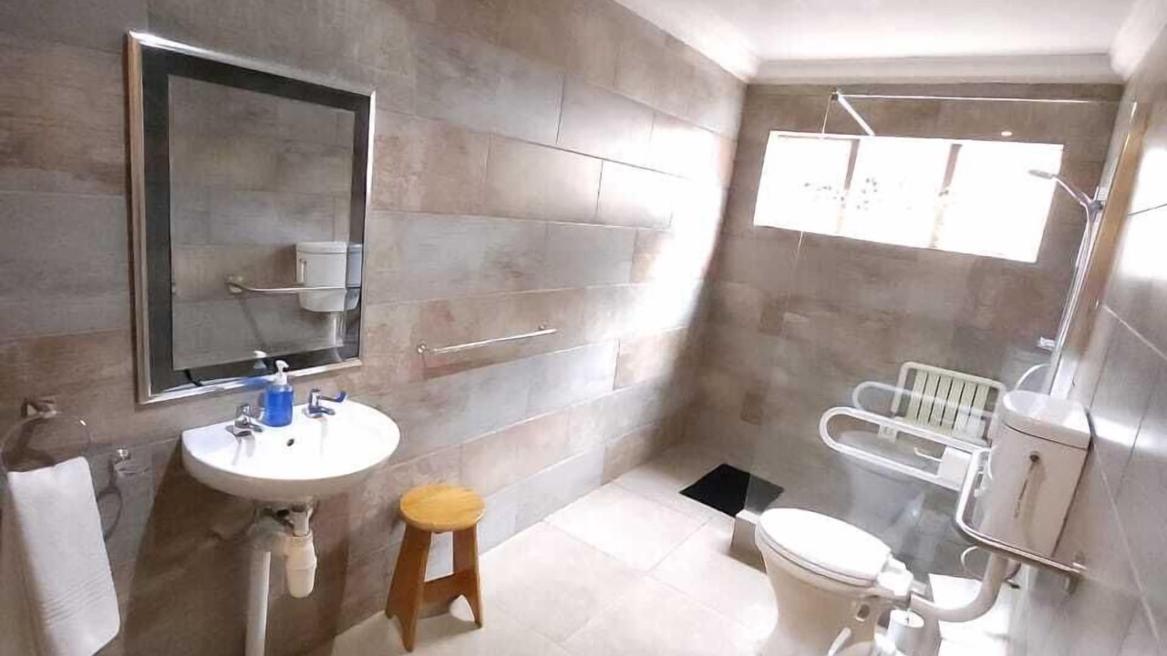 Photo of Bathroom in Universitas