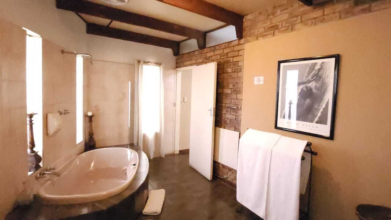 Photo of Bathroom in Universitas
