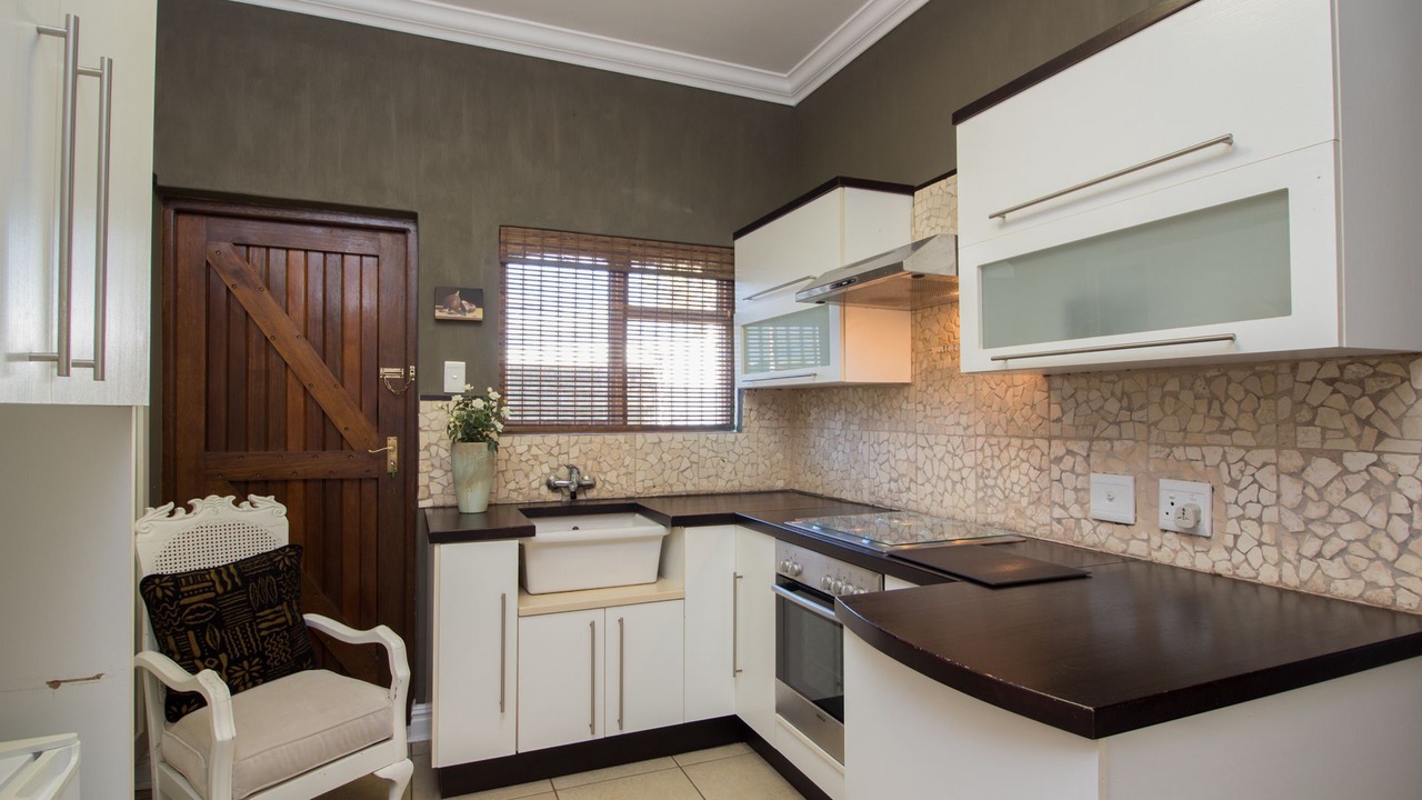 Photo of Bedroom in Pollok Beach