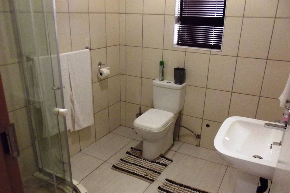 Photo of Bathroom in Parys