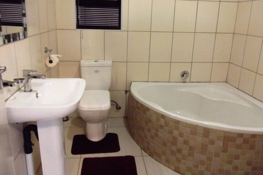 Photo of Bathroom in Parys