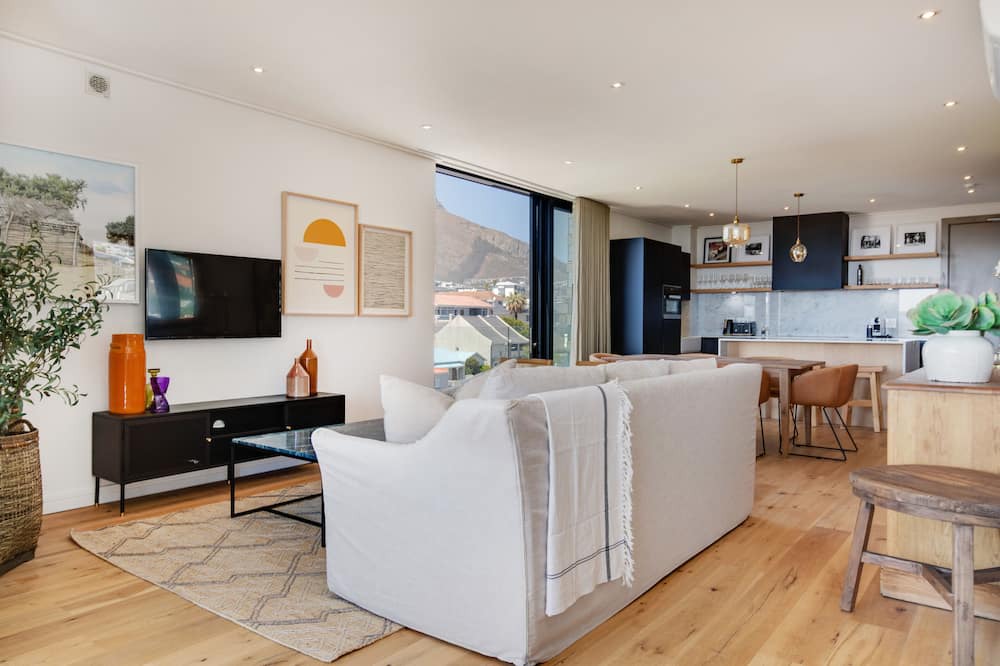 Photo of Livingroom in Three Anchor Bay