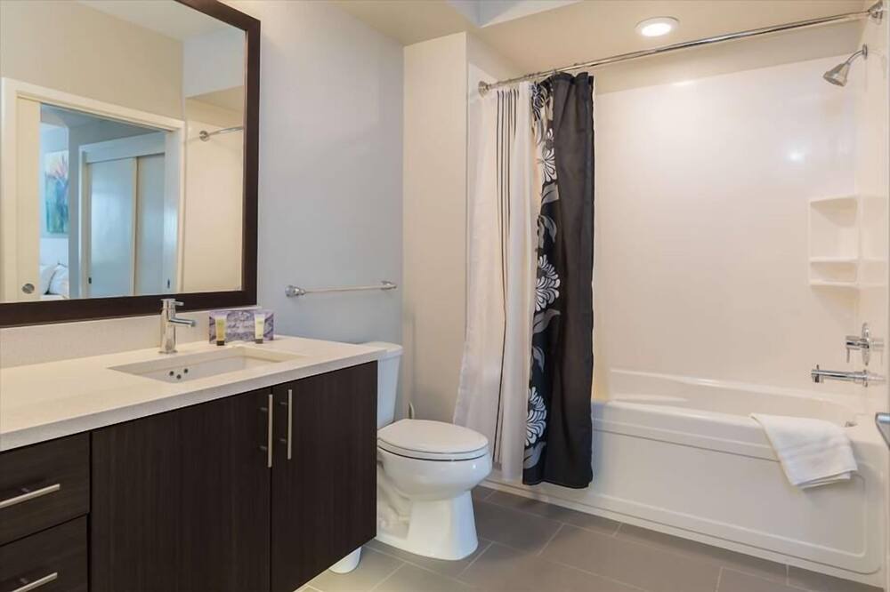 Photo of Bathroom in Shoreline West