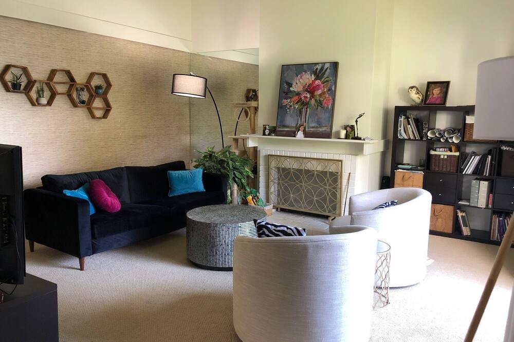 Photo of Livingroom in St. Helena