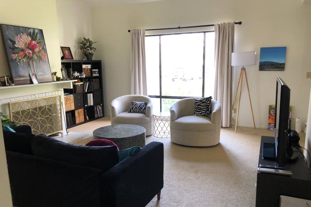 Photo of Livingroom in St. Helena