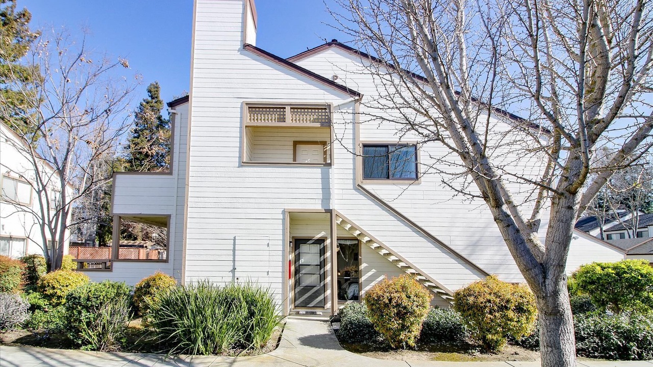 Photo of Outdoor in Carmine - Parkmont