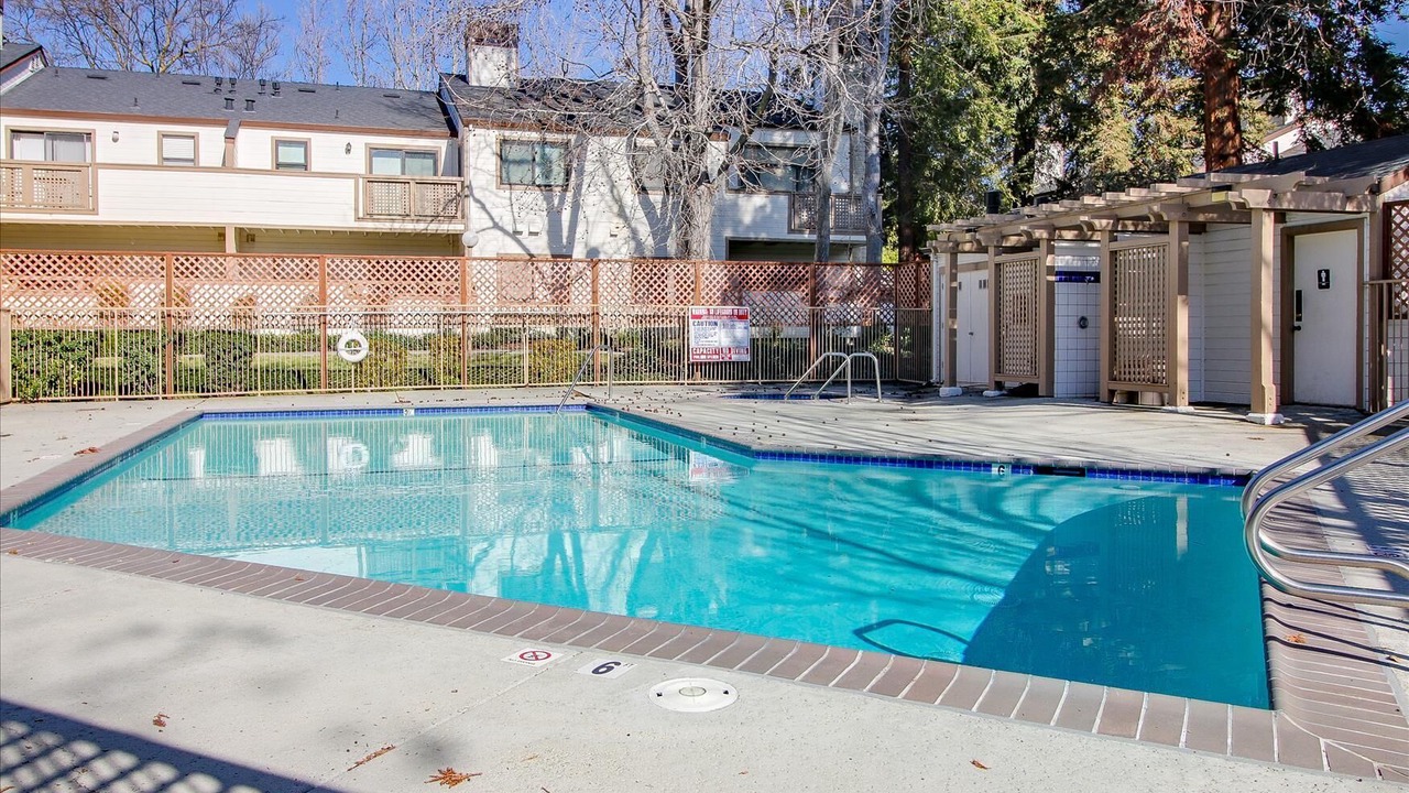 Photo of Outdoor in Carmine - Parkmont