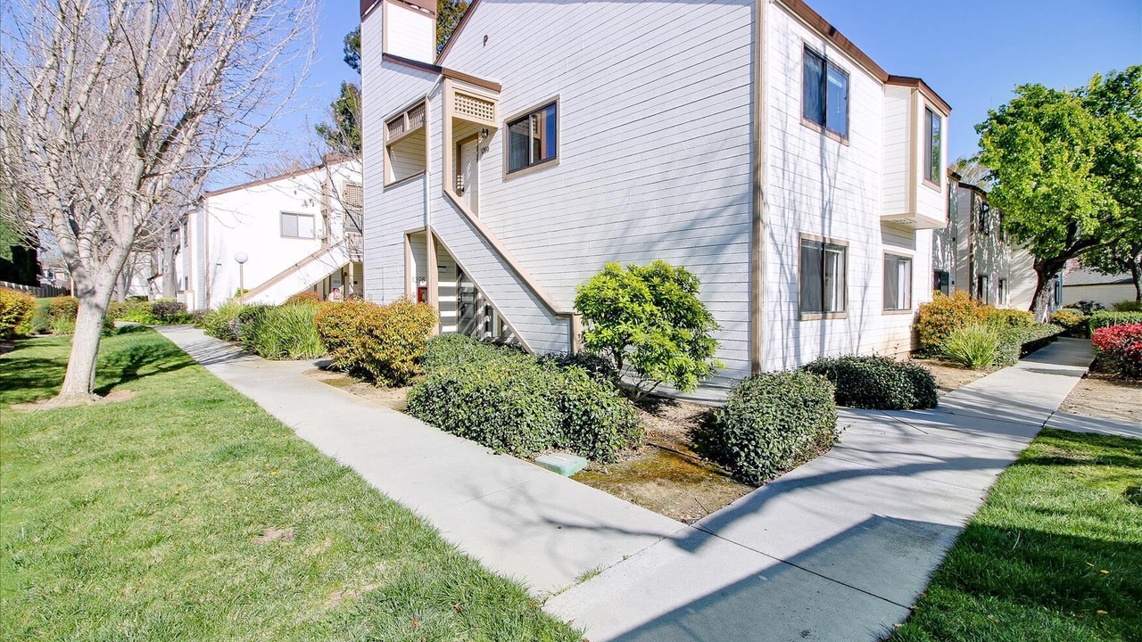 Photo of Outdoor in Carmine - Parkmont